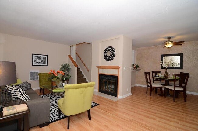 Building Photo - 990 La Barbera Dr