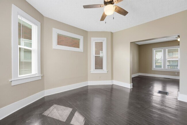 Building Photo - Move-In Ready 3-Bedroom Home with Updated Kitchen & Central A/C