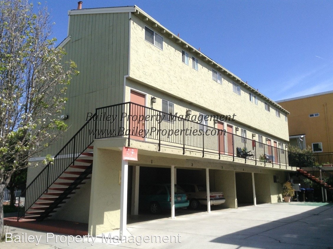 Primary Photo - 110 Kaye St
