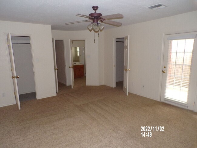 Building Photo - Great Duplex!