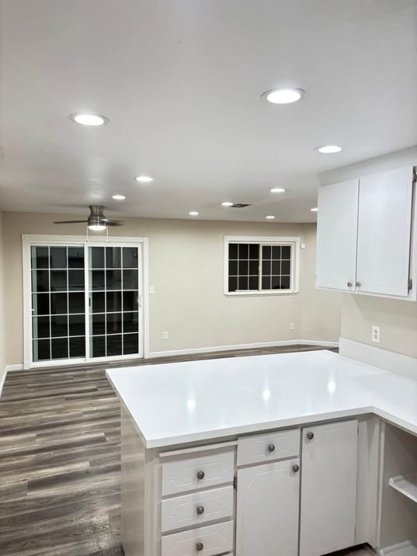 Building Photo - 6522 Village Green Dr