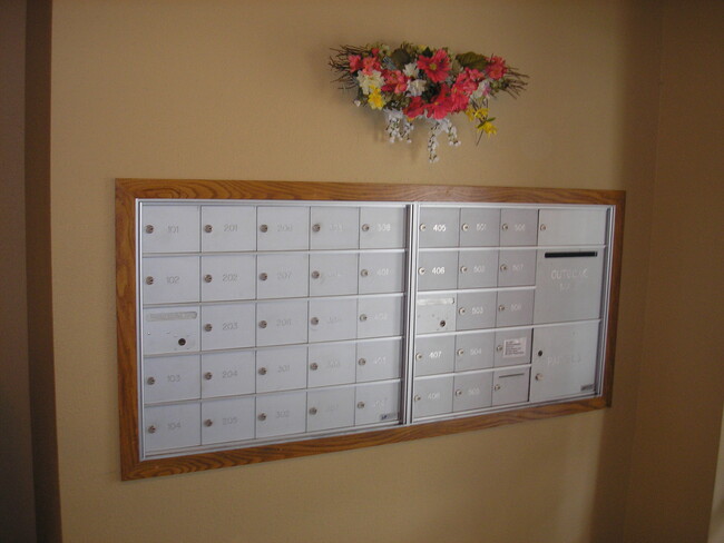 lobby mail - 122 W Main St