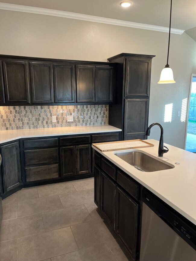 Building Photo - 4 BEDROOMS! - FIRST MONTH FREE!