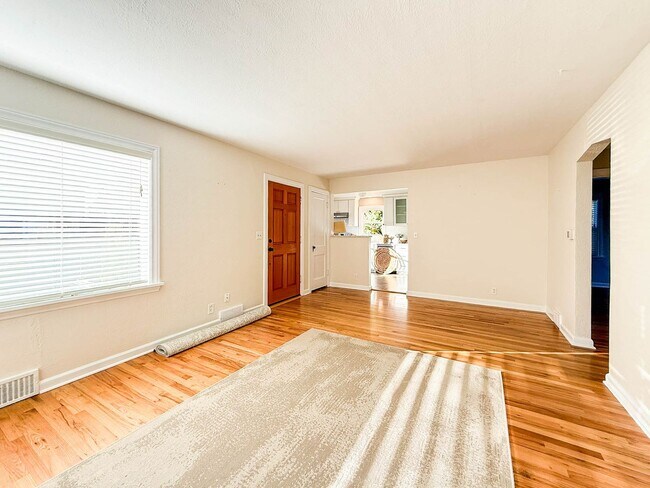 Foto del edificio - Beautiful Home in Convenient Northgate Location