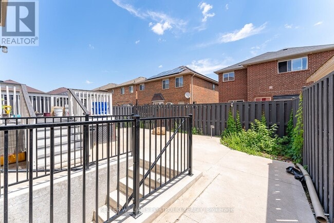 Building Photo - 67 Commodore Dr