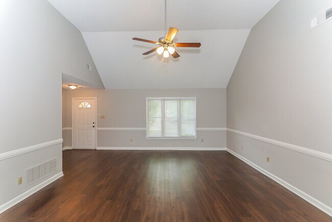 Foto del edificio - 7143 Emily Ln