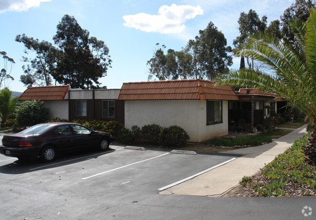 Building Photo - Cerro Carmel Apts