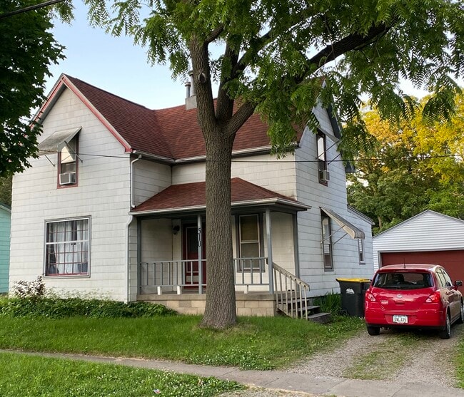 510 N Dodge St, Iowa City, IA 52245 House Rental in Iowa City, IA
