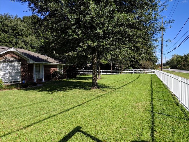 Building Photo - 1202 W Riley Fuzzel Rd