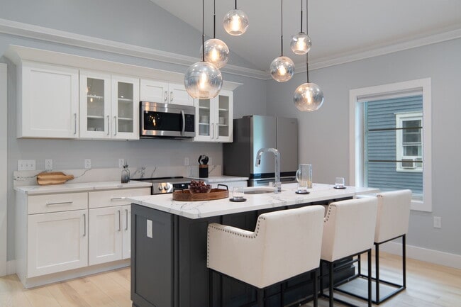 Foto del edificio - 601 E State St - Fully Furnished Apartments!