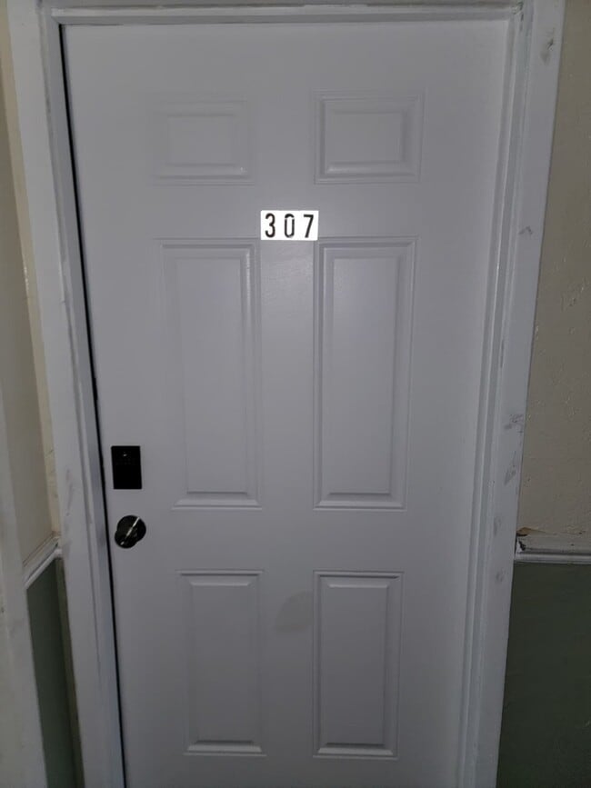 Building Photo - 1817 Garfield Rd