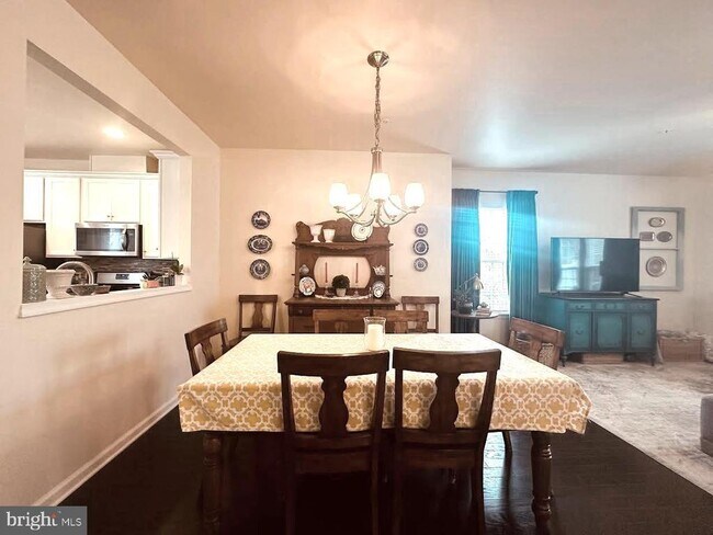 Foto del edificio - 1746 Beacon Ln