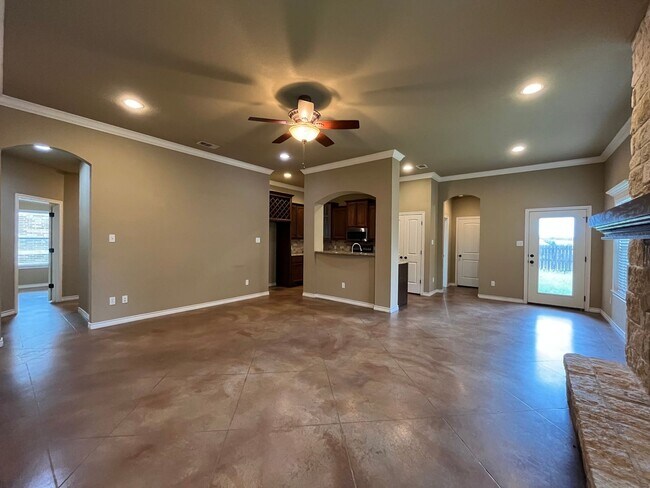Foto del edificio - 4 Bedroom Single Family Home:  Available Now!