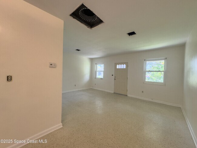 Foto del edificio - 728 Lund Ct
