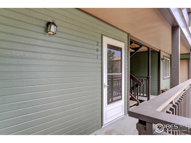 Building Photo - 4990 Meredith Way