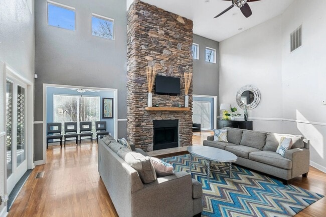 Building Photo - 501 Pelham Dr