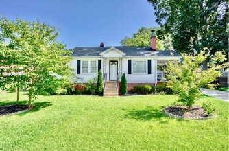 Building Photo - 8 Westbrook Dr