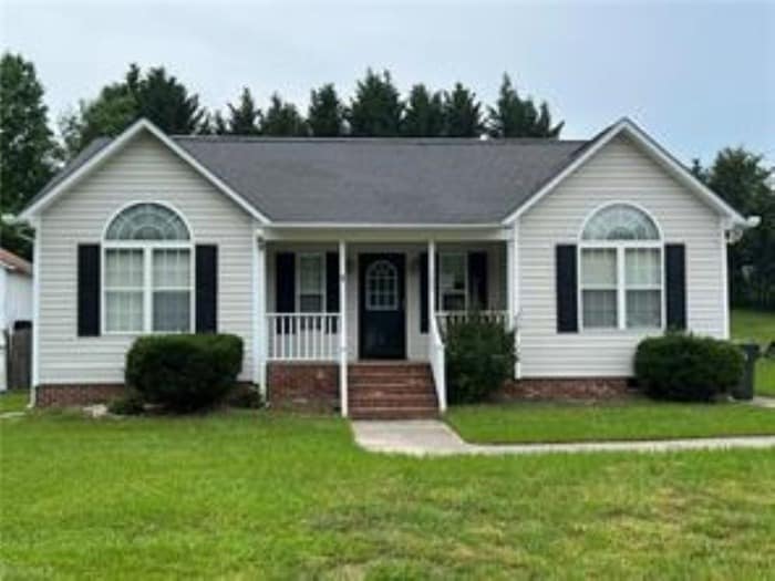 Primary Photo - The Most Charming Thomasville Home!