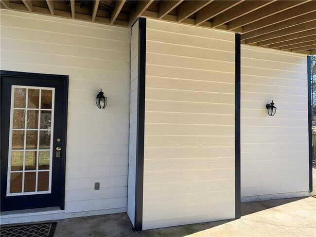 Building Photo - 2918 Mockingbird Cir