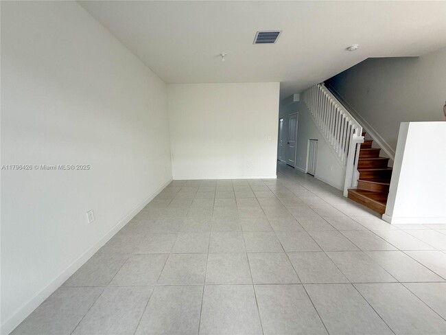 Foto del edificio - 12445 NW 23rd Ct
