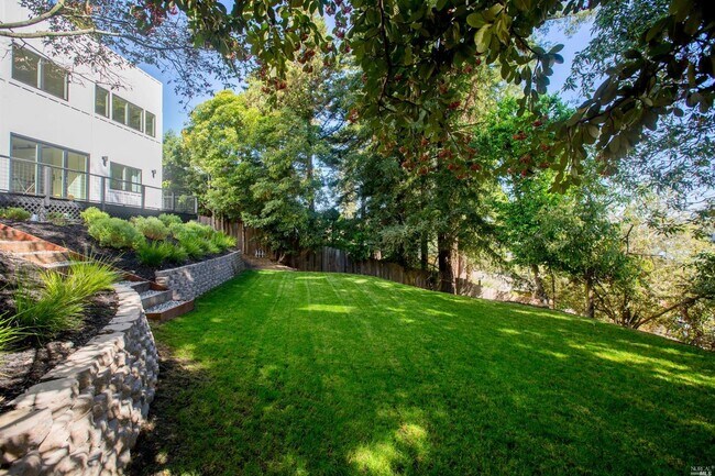 Building Photo - 115 Highland Ln