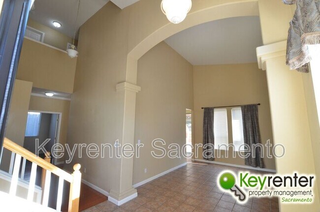 Building Photo - 1845 Ardfern Way