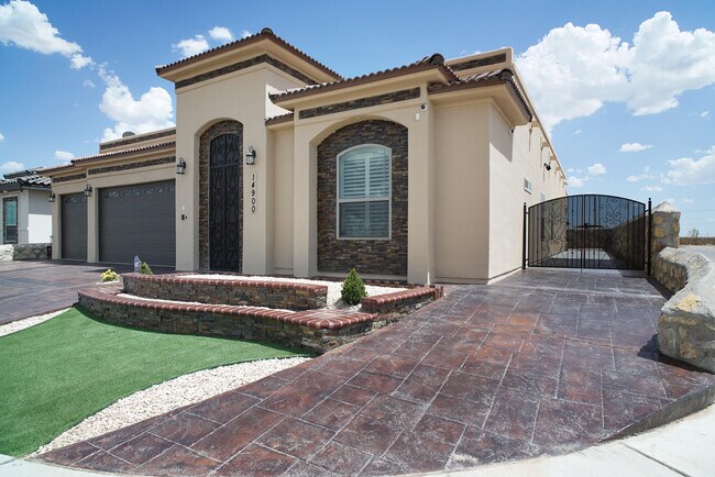 Foto del edificio - 14900 Long Shadow Ave