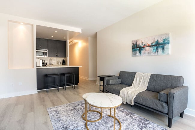 Building Photo - 899 Pine St