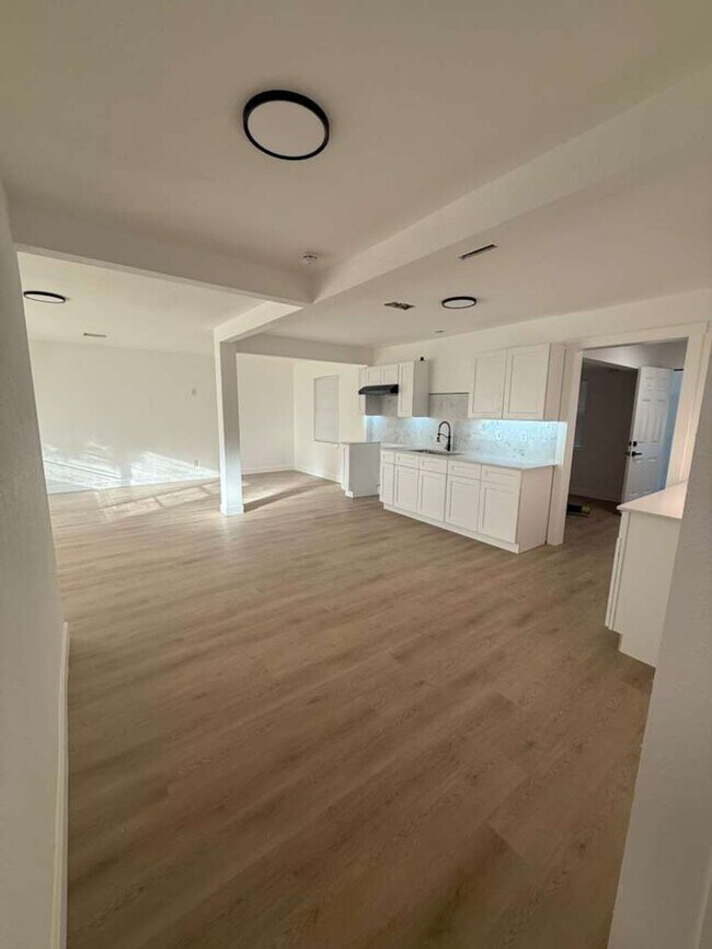 Foto del edificio - BEAUTIFUL HOME IN HOUSTON. MOVE IN READY!.