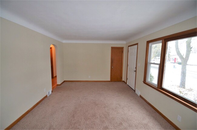 Building Photo - 1160 Kennard St