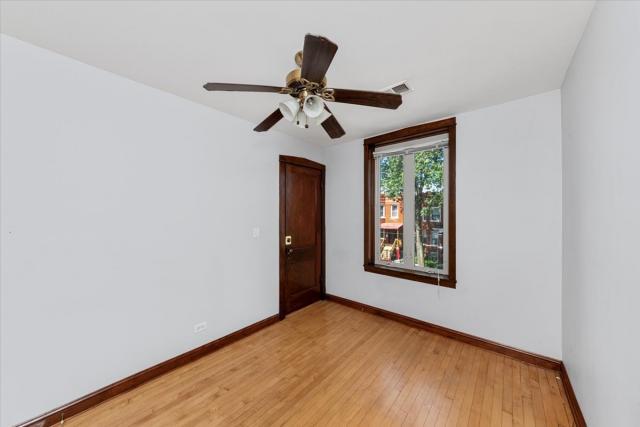 Foto del edificio - 3 bedroom in Chicago IL 60639