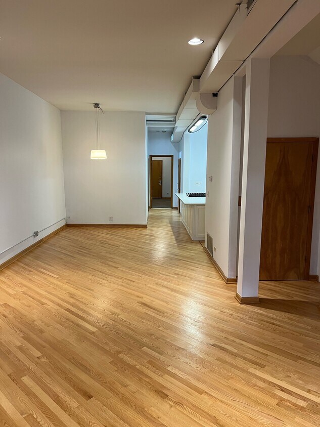 Living Room - 1510 N Sedgwick St