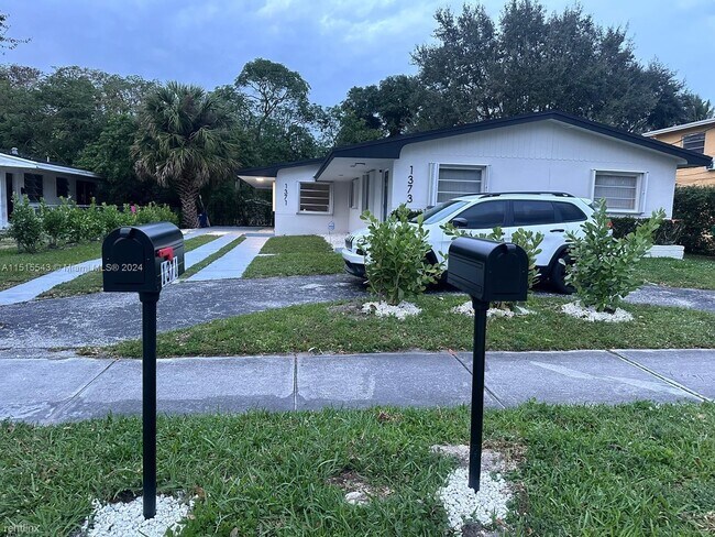 Foto del edificio - 3 br, 2 bath House - 1373 NE 146th St