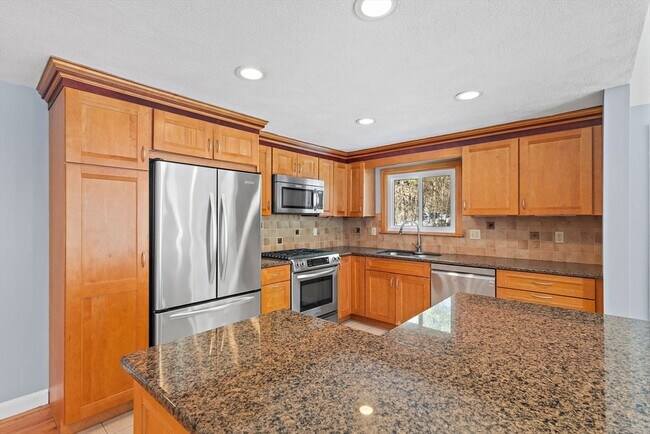 Foto del edificio - 77 Colonial Rd