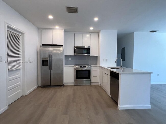 Building Photo - 3624 Oak Ave