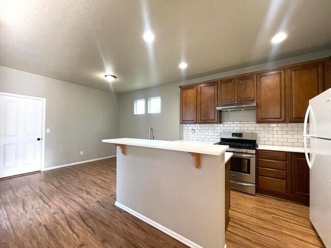 Building Photo - 4649 SE Lone Oak St