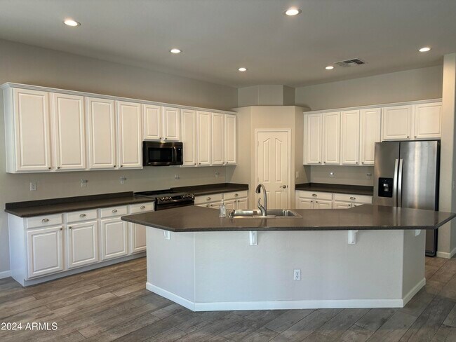 Building Photo - 8362 W Bajada Rd