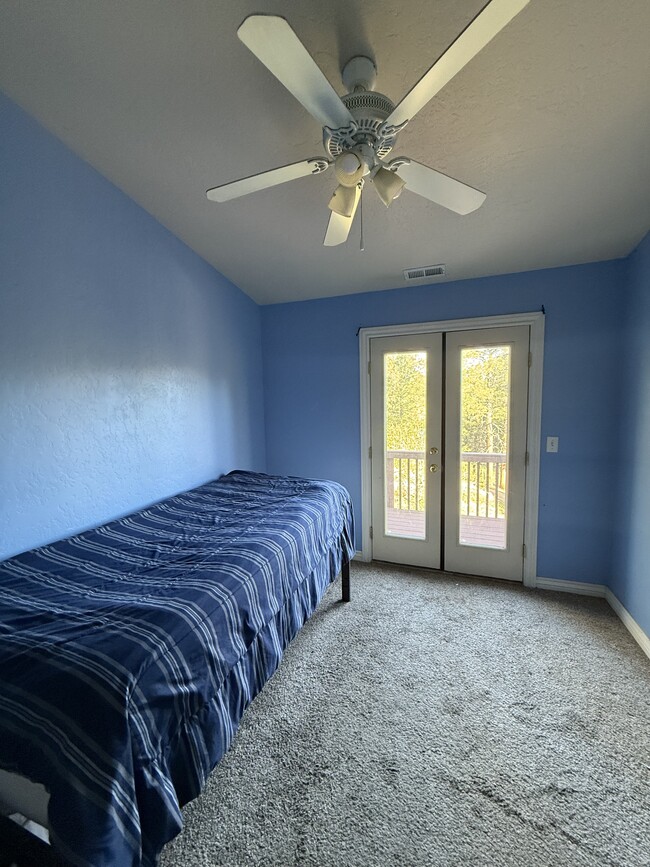 Available room - 1486 E Ivy Ln