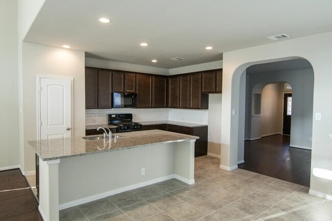 Foto del edificio - 618 Cypress Creek Ln