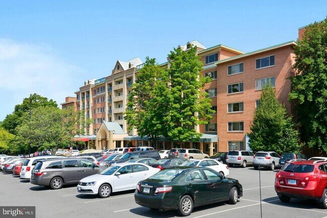 Foto del edificio - 10570 Main St