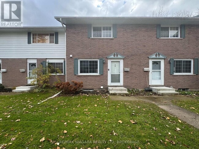 Building Photo - 5852 Frontenac St