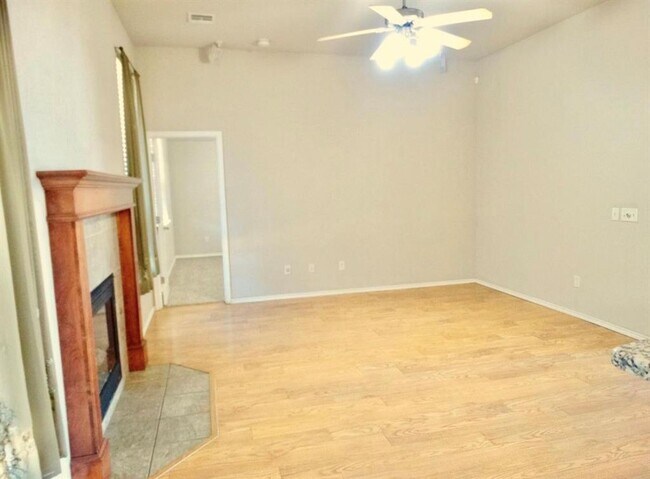 Foto del edificio - 3301 Buckingham Pl