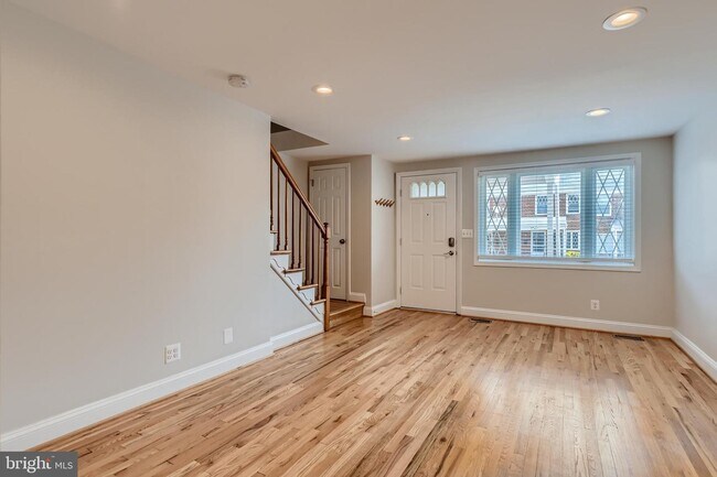 Building Photo - 812 Umbra St