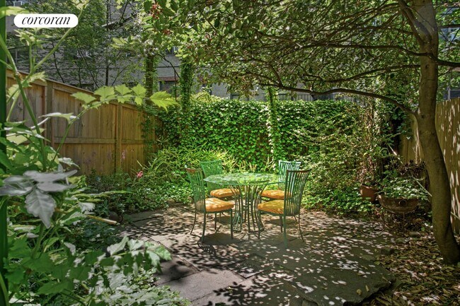 Building Photo - 234 St Johns Pl