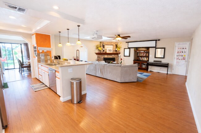 Foto del edificio - 13099 Meteor Dr