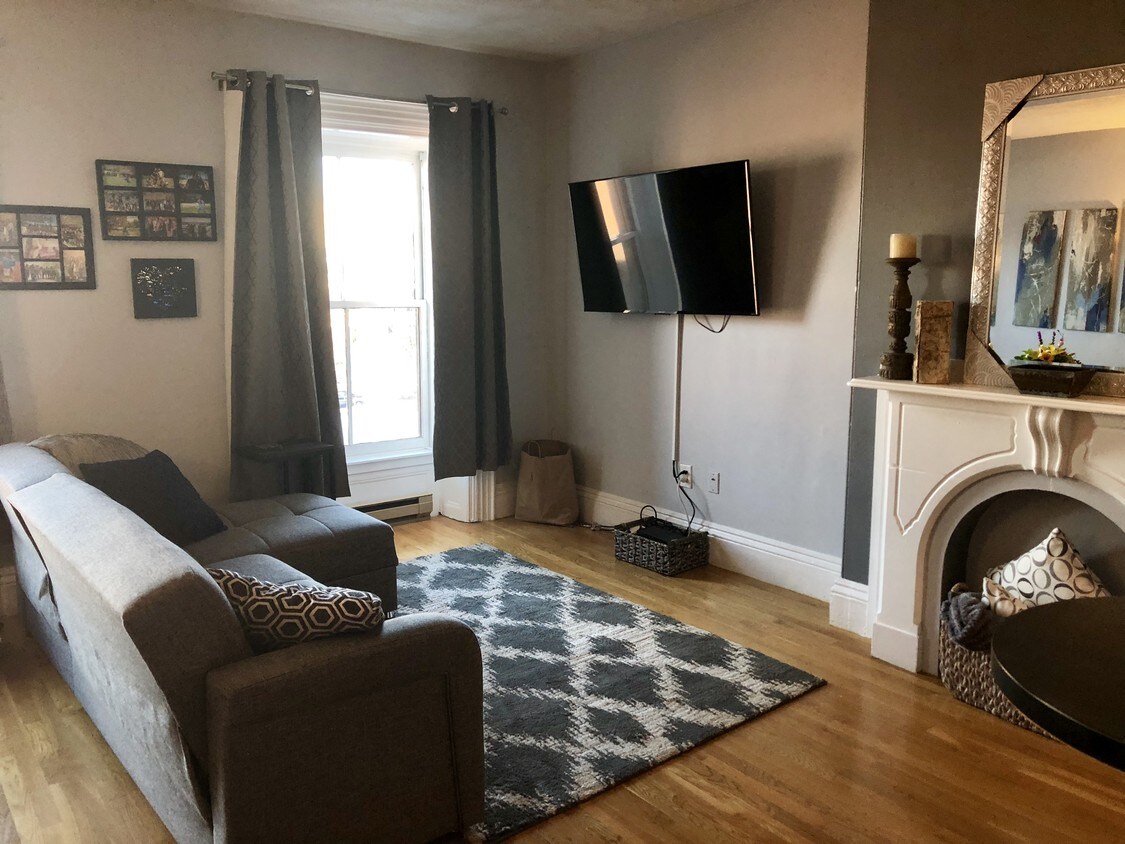 Foto principal - 703 Massachusetts Ave