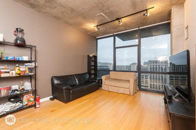 Foto del edificio - 235 W Van Buren St