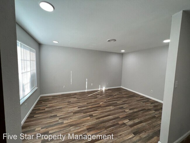 Building Photo - 3 br, 2 bath House - 645 Parkwood Dr