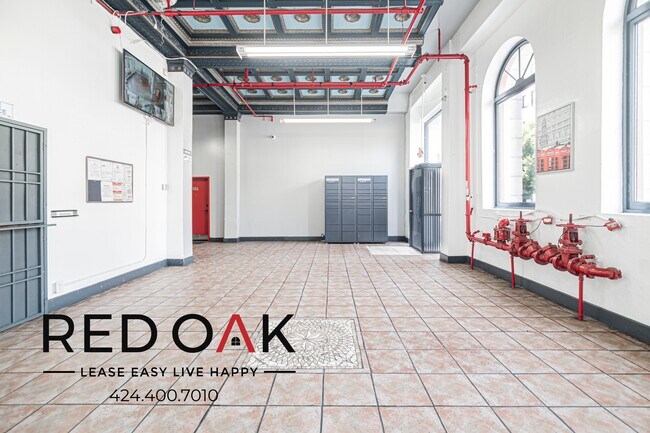 Foto del edificio - 744 Beacon Ave