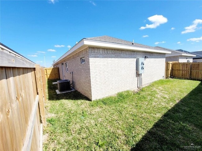 Building Photo - 5805 Nightingale Ave